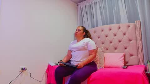 scarlettbooty online show from September 17, 2025, 1:07 am