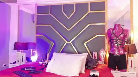 Scarlett Hot online show from May 11, 2026, 12:00 pm