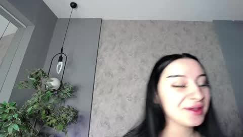 scarlettjakobs online show from April 12, 2026, 5:01 am