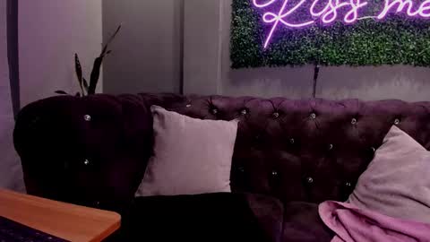 Scarlet online show from October 30, 2025, 1:34 pm