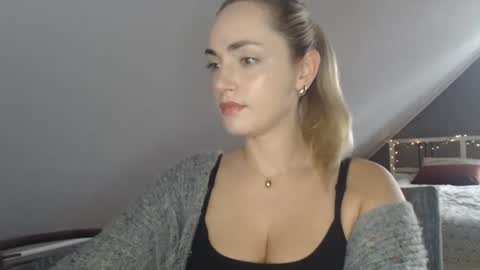 ScarlettxBlonde online show from July 21, 2026, 6:27 am