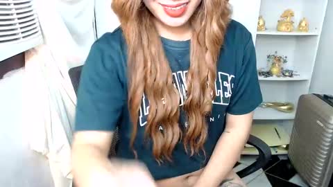 Queen Scarlet online show from January 4, 2025, 10:49 am