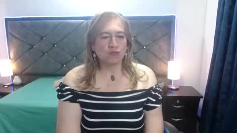 Snapshot of sccarlet_rose22 chatting on November 13, 2025, 12:20 am Sccarlet online show from November 13, 2025, 12:20 am