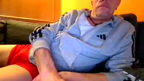 schmuhbaer1 online show from November 17, 2025, 3:07 pm