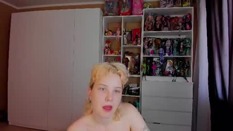 Snapshot of school_love chatting on July 12, 2026, 8:16 am Rina online show from July 12, 2026, 8:16 am