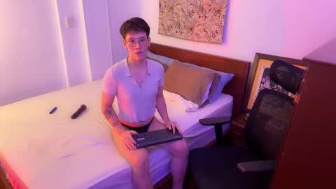 Snapshot of scoobysnack_ chatting on December 19, 2025, 1:34 am ScoobySnack online show from December 19, 2025, 1:34 am