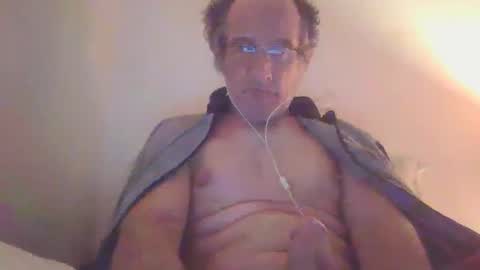 Snapshot of scotchwhieskie chatting on December 6, 2024, 11:57 pm scotchwhieskie online show from December 6, 2024, 11:57 pm