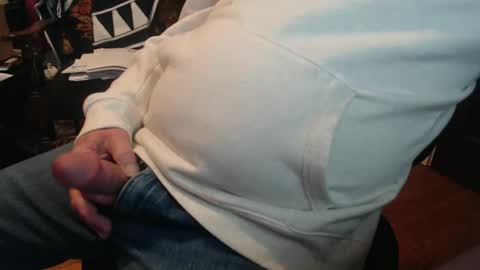 Snapshot of scottbearfun chatting on February 12, 2025, 4:33 pm scottbearfun online show from February 12, 2025, 4:33 pm