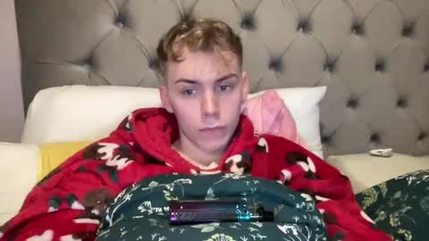 Snapshot of scottish_twink01 chatting on December 5, 2024, 1:14 am danny online show from December 5, 2024, 1:14 am