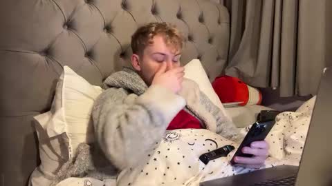 Snapshot of scottish_twink01 chatting on December 18, 2024, 12:32 am danny online show from December 18, 2024, 12:32 am