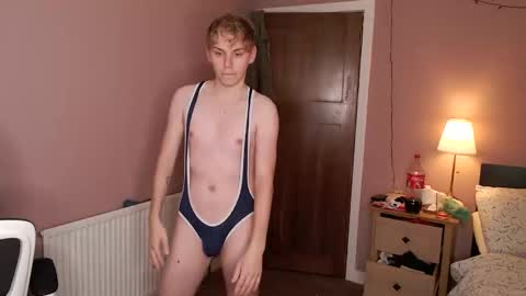 Snapshot of scottish_twink01 chatting on September 13, 2025, 7:46 pm danny online show from September 13, 2025, 7:46 pm