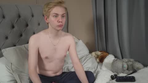 Snapshot of scottish_twink01 chatting on February 25, 2026, 1:37 am danny online show from February 25, 2026, 1:37 am