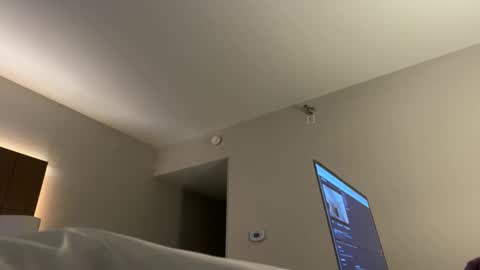 seanjohnsen online show from November 19, 2025, 6:13 am