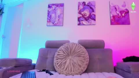     .  INDEPENDENT MODEL online show from February 16, 2026, 1:40 pm