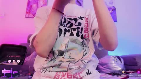     .  INDEPENDENT MODEL online show from February 21, 2026, 1:01 pm