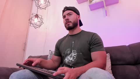 Instagram jeanpaulfit  online show from December 26, 2024, 9:26 pm