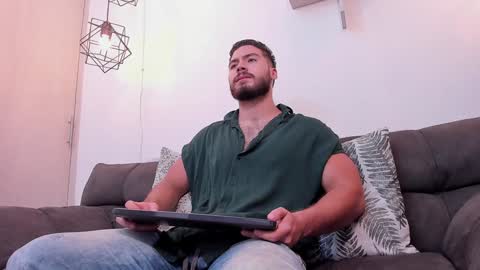 Instagram jeanpaulfit  online show from December 28, 2024, 11:59 pm
