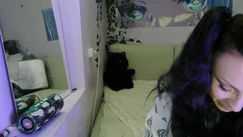 Snapshot of secret_bloom chatting on November 19, 2025, 8:25 am secret_bloom online show from November 19, 2025, 8:25 am