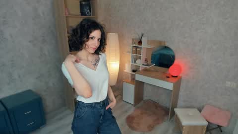 Mia online show from May 15, 2026, 7:48 am