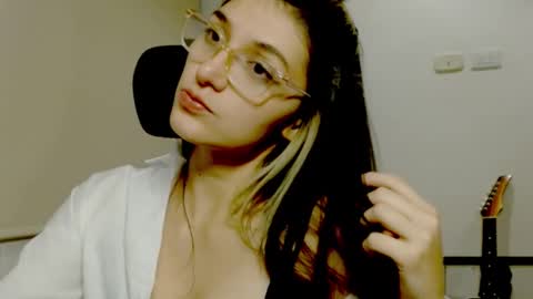 Snapshot of secretprivatebunny chatting on December 24, 2024, 3:05 am Maria online show from December 24, 2024, 3:05 am
