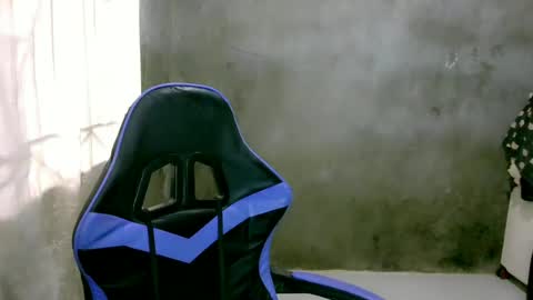 Snapshot of seducive_allea chatting on April 16, 2026, 4:02 am seducive_allea online show from April 16, 2026, 4:02 am