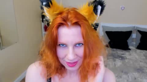seductive_foxy_ online show from February 12, 2026, 11:00 pm