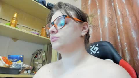 seductive_she_wolf online show from April 19, 2026, 6:10 pm