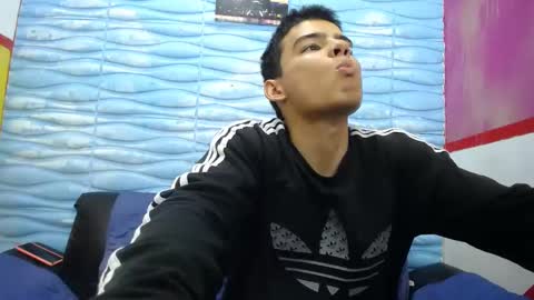 Snapshot of seigfried0 chatting on February 23, 2025, 7:17 pm Seigfried online show from February 23, 2025, 7:17 pm