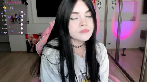 Snapshot of selena___cute chatting on December 12, 2024, 4:59 am Selena  online show from December 12, 2024, 4:59 am