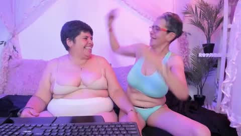 Selena online show from November 8, 2025, 5:51 am