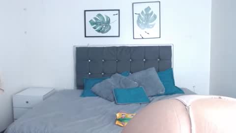 Selena online show from November 15, 2025, 3:08 pm