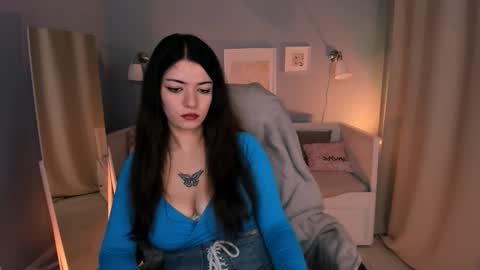 Snapshot of selena_wow_ chatting on October 25, 2025, 8:00 am Selena  Follow Me online show from October 25, 2025, 8:00 am