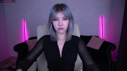 selenairis online show from April 1, 2026, 12:00 am