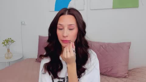 Selena online show from February 26, 2026, 7:51 am