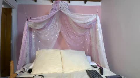 selene online show from May 15, 2026, 12:01 pm