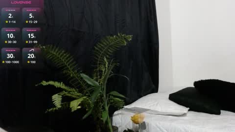 INDEPENDENT  model Instagram  selenevega08 online show from October 8, 2025, 2:53 am