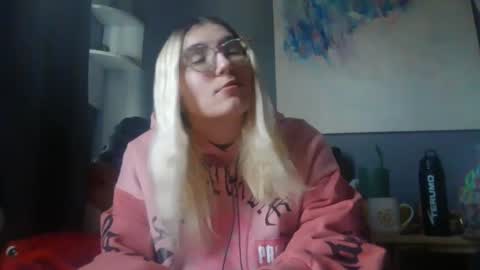 Snapshot of selenebaby chatting on December 24, 2024, 6:17 pm Selene online show from December 24, 2024, 6:17 pm