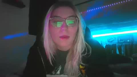 Snapshot of selenebaby chatting on January 7, 2025, 2:10 am Selene online show from January 7, 2025, 2:10 am