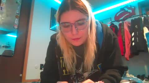 Snapshot of selenebaby chatting on January 16, 2025, 12:45 am Selene online show from January 16, 2025, 12:45 am