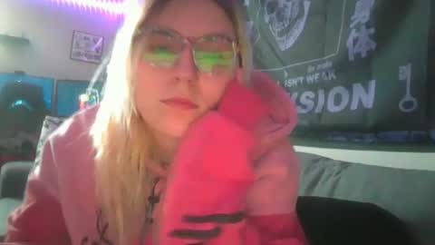 Snapshot of selenebaby chatting on January 29, 2025, 5:13 pm Selene online show from January 29, 2025, 5:13 pm