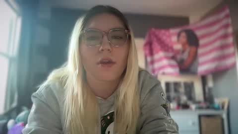 Snapshot of selenebaby chatting on March 9, 2025, 10:08 pm Selene online show from March 9, 2025, 10:08 pm