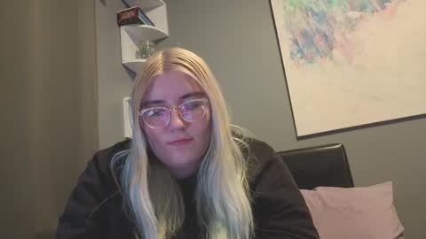 Selene online show from March 19, 2026, 10:25 pm