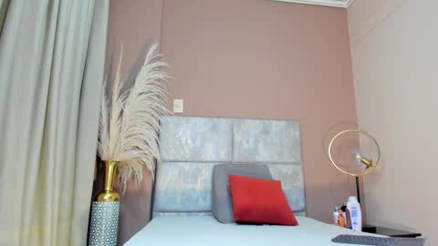 Selene Lujan online show from December 3, 2025, 11:52 am