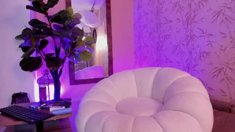 Snapshot of selenenorth chatting on April 8, 2026, 4:12 am selenenorth online show from April 8, 2026, 4:12 am