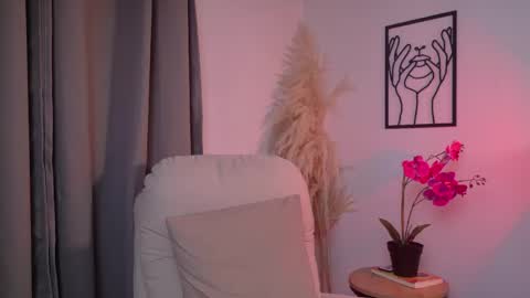 Snapshot of selenenova chatting on April 23, 2026, 9:28 pm Selene Nova online show from April 23, 2026, 9:28 pm