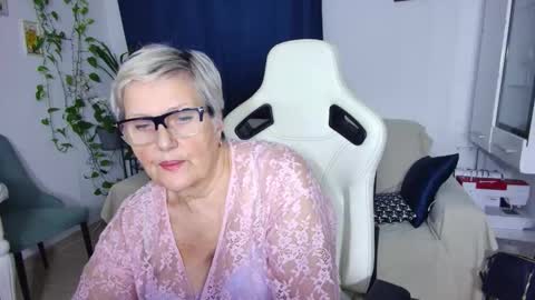 Selenna online show from January 17, 2026, 6:44 pm