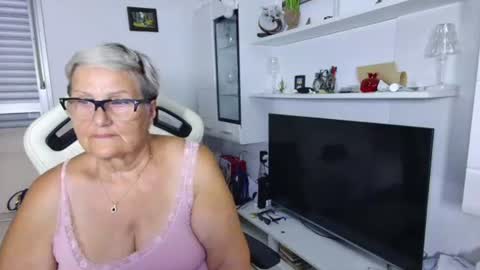 Selenna online show from July 6, 2026, 5:26 pm