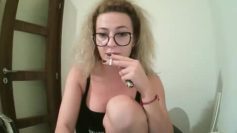 Snapshot of selenna_emma843468 chatting on September 24, 2025, 7:28 pm Selenna online show from September 24, 2025, 7:28 pm