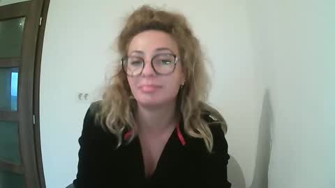 Snapshot of selenna_emma843468 chatting on October 1, 2025, 1:50 pm Selenna online show from October 1, 2025, 1:50 pm