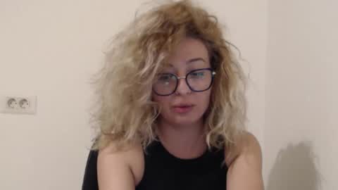 Snapshot of selenna_emma843468 chatting on October 28, 2025, 5:04 pm Selenna online show from October 28, 2025, 5:04 pm